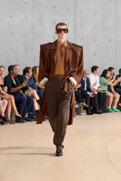 Look 3